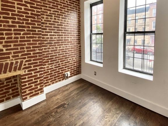 2nd image of 872 Jefferson Ave #1RT