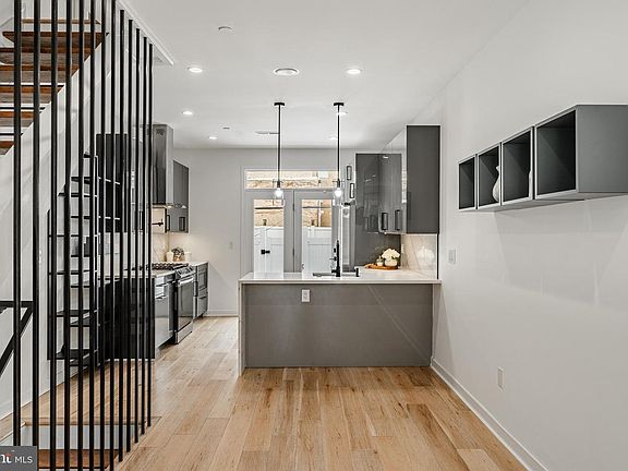 5th image of 2117 Fernon St