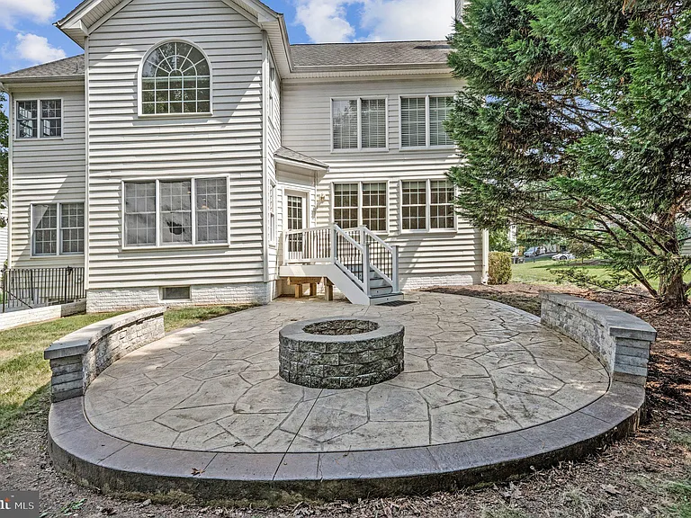 5834 Seven Pines Ct — Photo 45