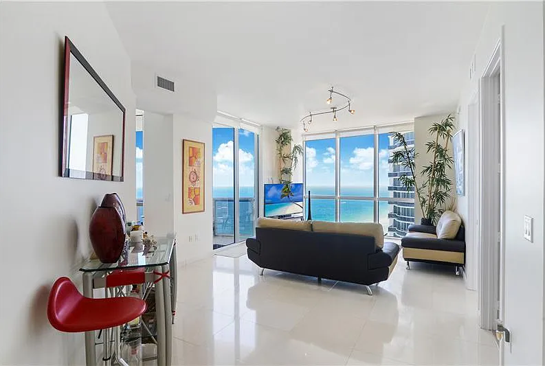 2 bed, 1325 sqft, $6,000 — Photo 2