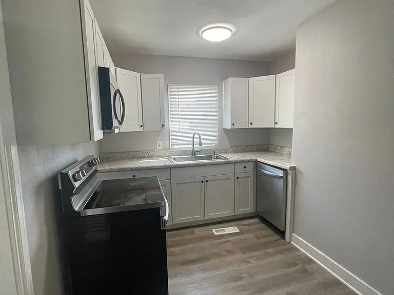 1112 Lee Ave — Photo 6