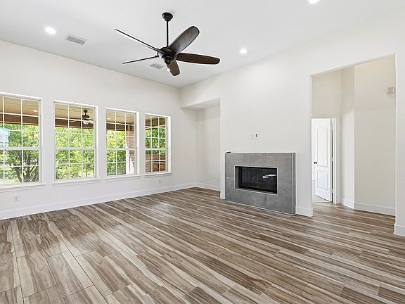 5th image of 544 Hubbard Cir