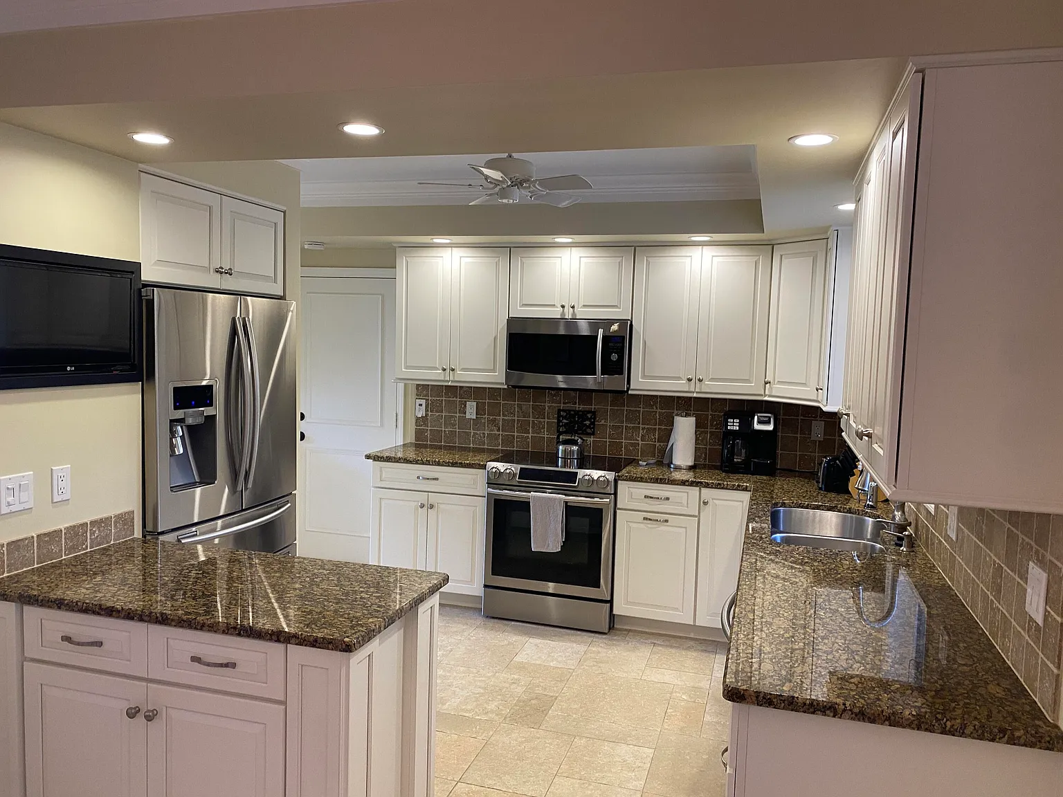 2 bed, 2.0 bath, 1722 sqft, $8,000 — Photo 1