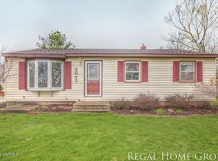 5943 Pine Island Dr NE, Comstock Park, MI 49321