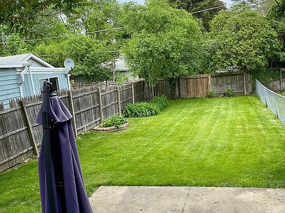 2nd image of 623 Waukegan Rd