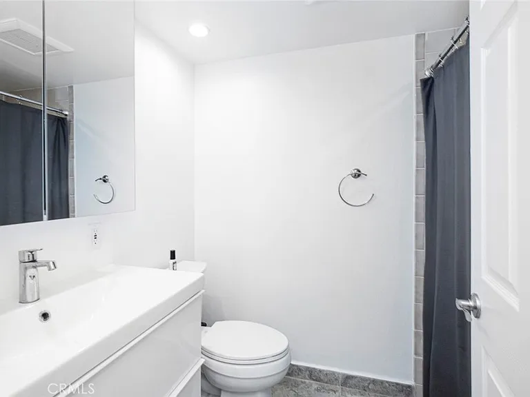 110 W Maple St #30 — Photo 26