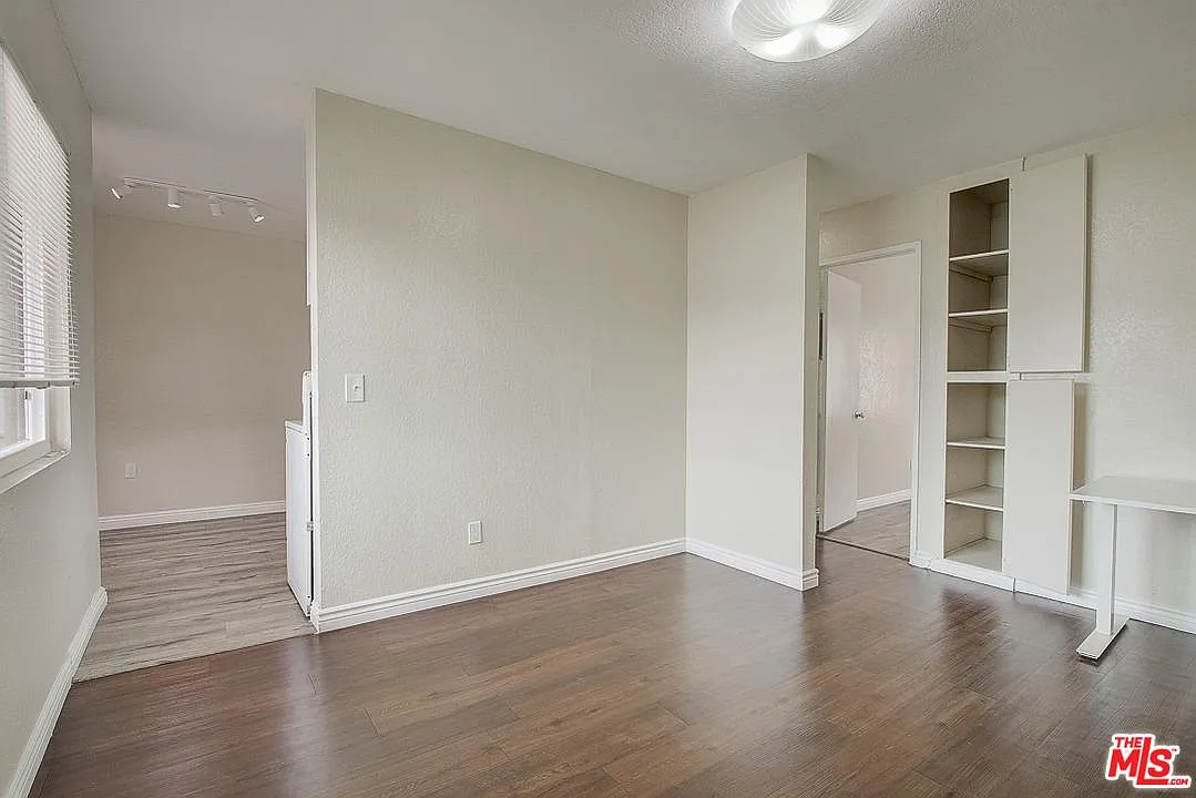 4832 W 116th St — Photo 2