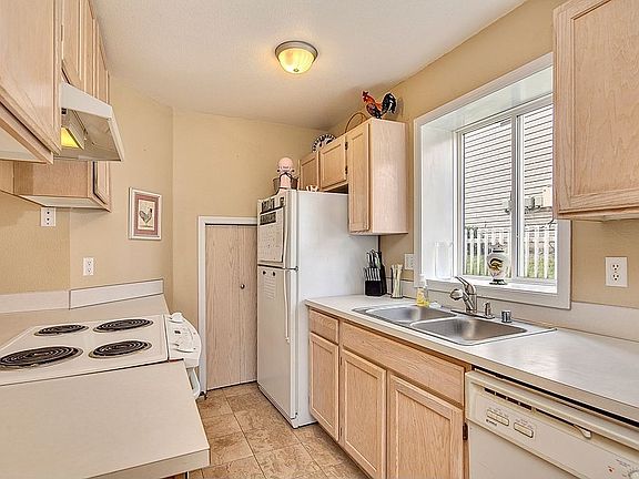 3rd image of 5135 Green Hills Ave NE APT A