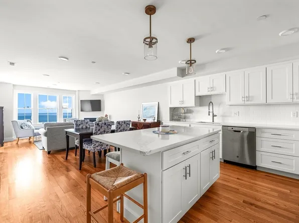 155 Nantasket Ave Unit 302, Hull, MA 02045