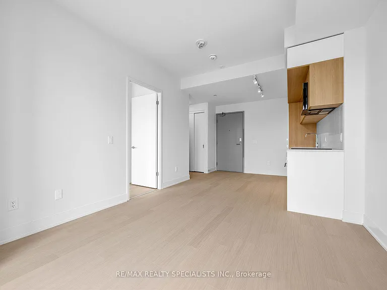 322 Dupont St #907 — Photo 20