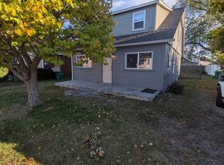 70 Walton Ave, Warwick, RI 02886