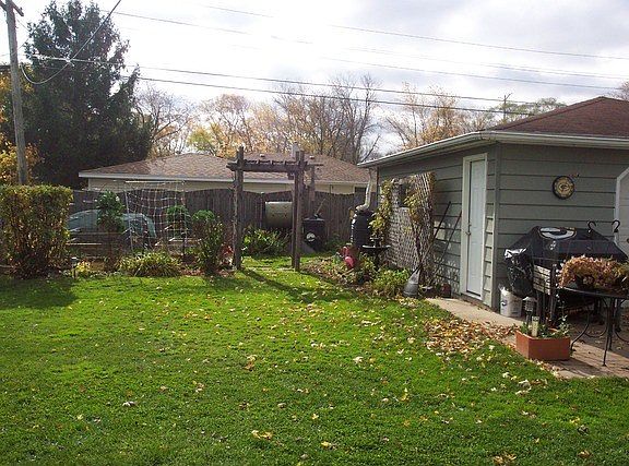5th image of 2725 W Florida Ave