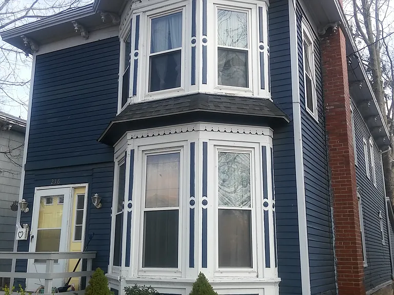 216 East Ave — Photo 6