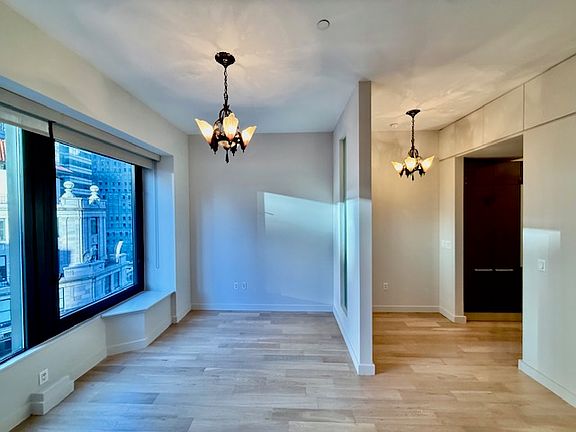 2nd image of 75 Wall St APT 26I