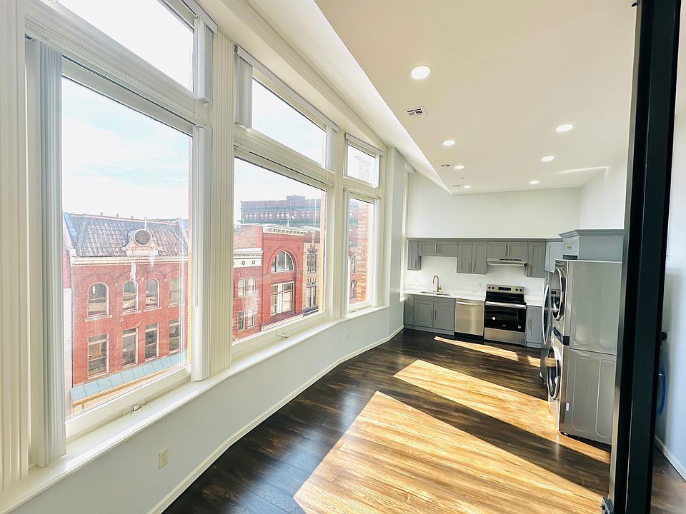 1st image of 118 Baltimore St #304