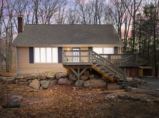 190 Mountain View Dr, Pocono Lake, PA