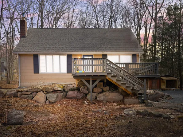 190 Mountain View Dr, Pocono Lake, PA 18347