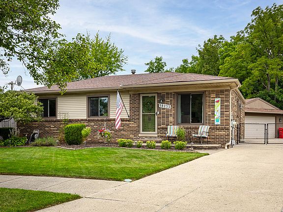 3rd image of 18233 Matthew Dr