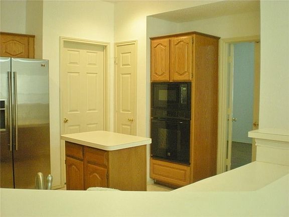 3rd image of 7304 Crestfield Cir