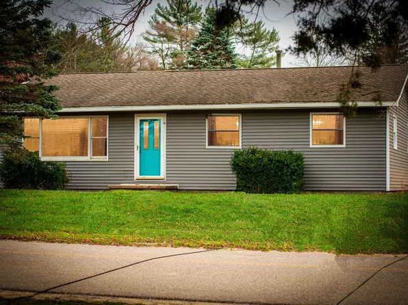351 W Center St, Sanford, MI 48657