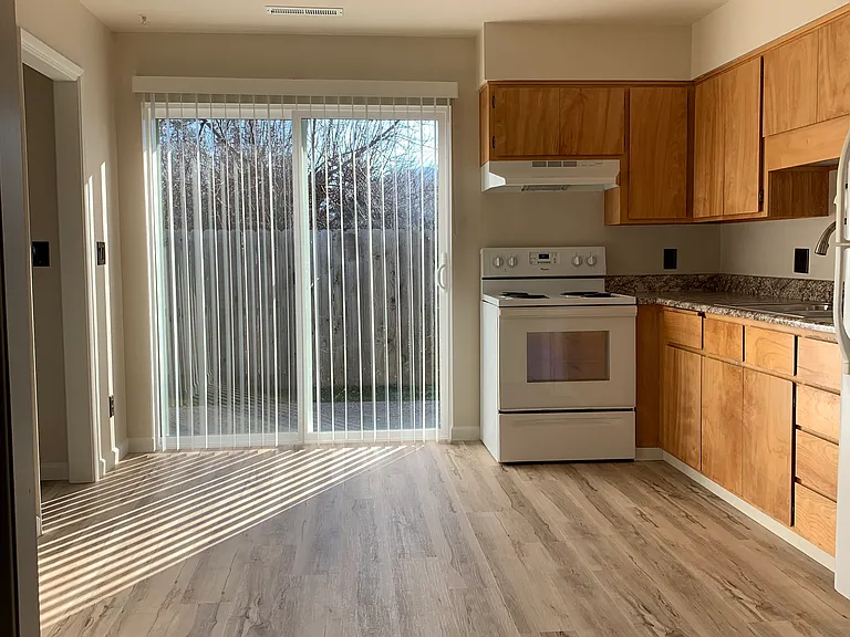 824 Pine St #3 — Photo 2