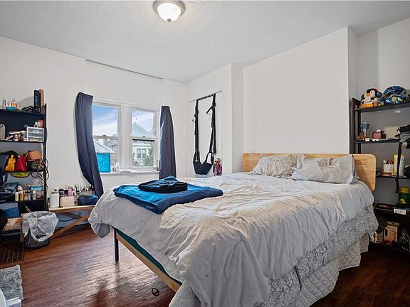 5th image of 842 Chislett St Floor 1