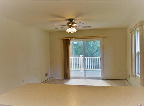 3rd image of 1424 Petunia Way S