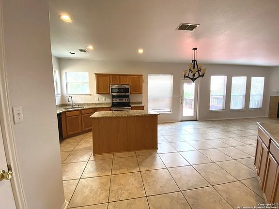 4th image of 4950 Augusta Sq