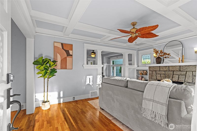 3rd image of 631 N Steele Street