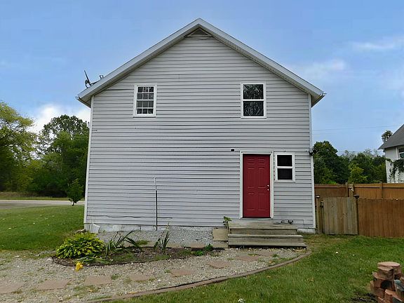 4th image of 402 Beck St