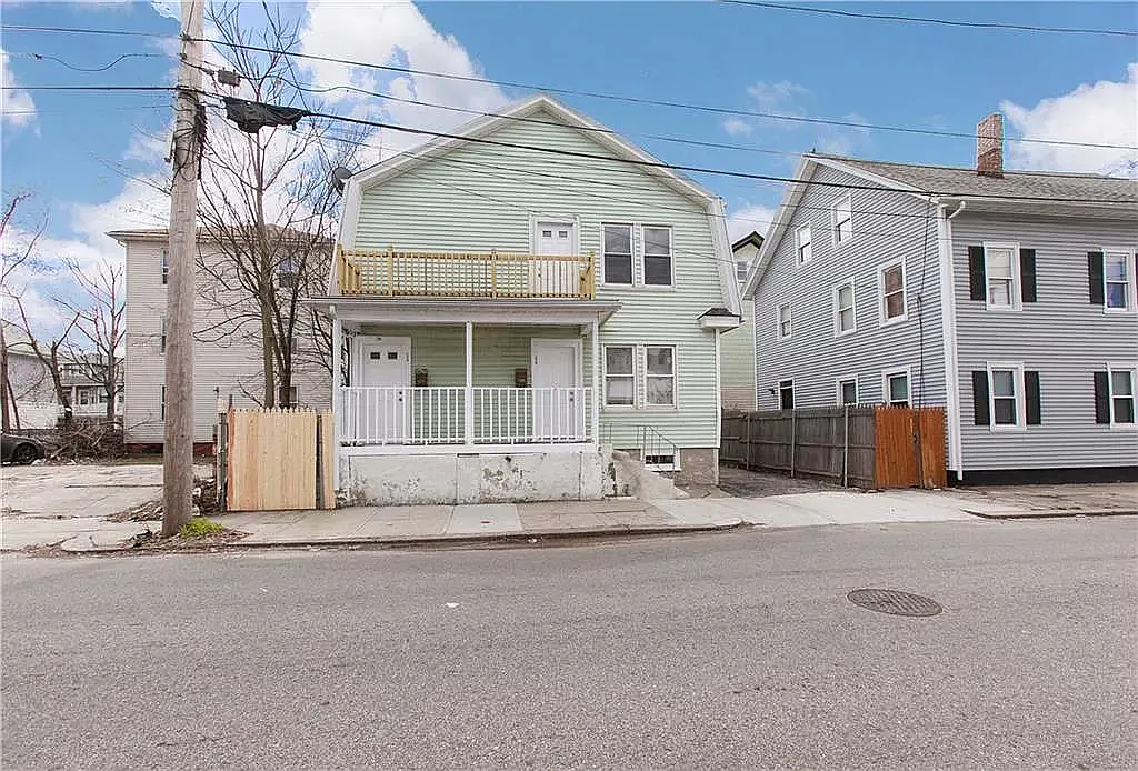 3 bed, $2,500 — Photo 1