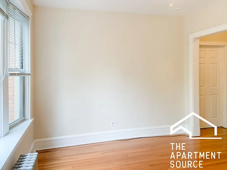 1607 W Berteau Ave #2 — Photo 3
