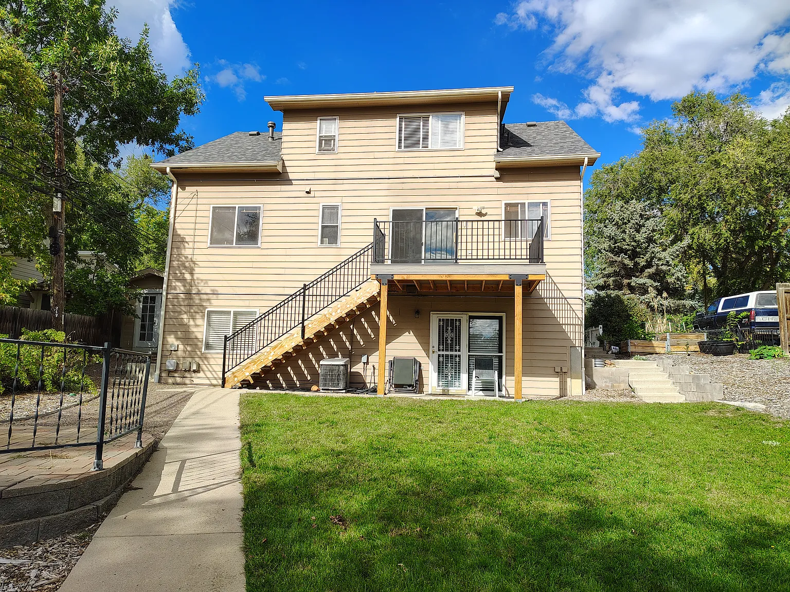 2 bed, 1000 sqft, $1,700 — Photo 1