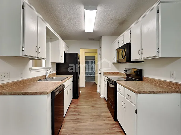 20 Carlisle Ln — Photo 3