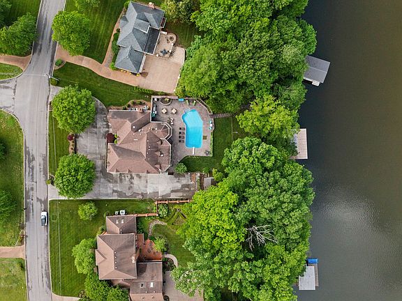 4th image of 216 Woodlake Dr