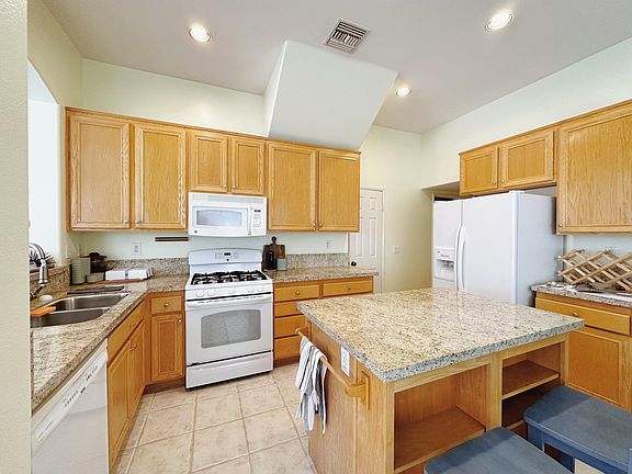 3rd image of 11827 Miro Cir