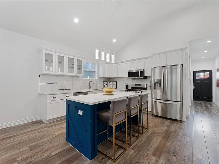 4547 Newberry St — Photo 7