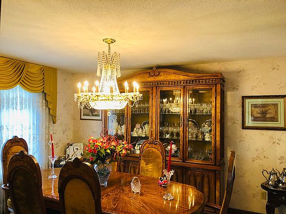 Set Included in sale of home