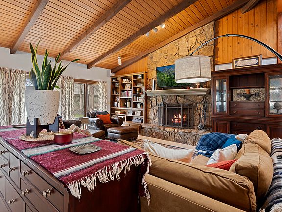 4th image of 1202 Woodcrest Way