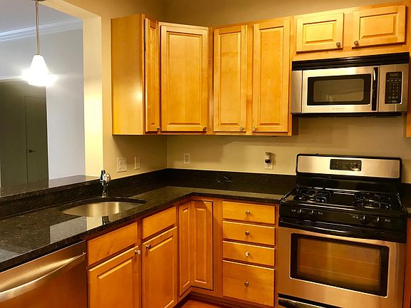 5th image of 38 Maryland Ave Unit 402