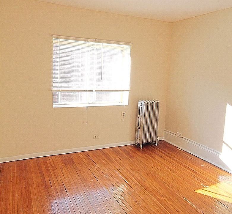 2nd image of 212 Pearl St APT 4L