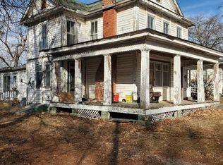 611 S Main St, Clinton, MO 64735