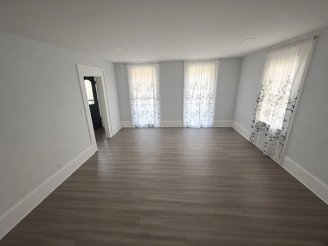 4 bed, 1.0 bath, 1500 sqft, $1,600 — Photo 2