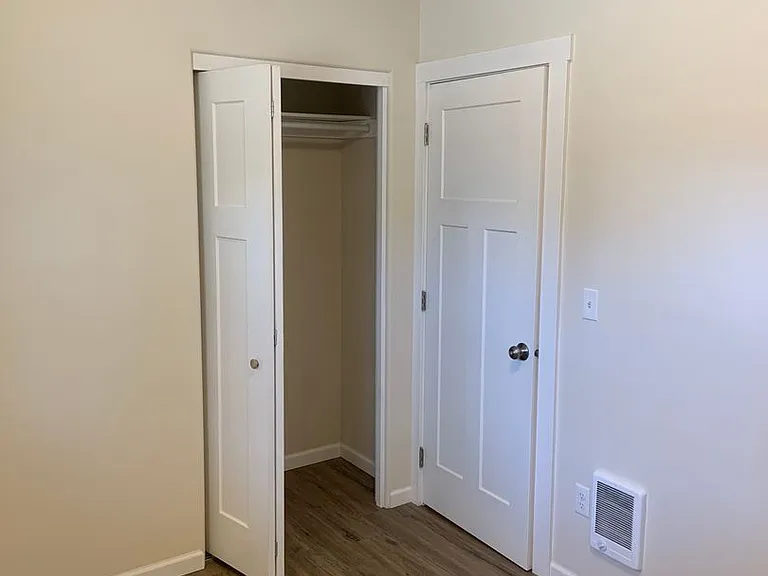 702 College St — Photo 13