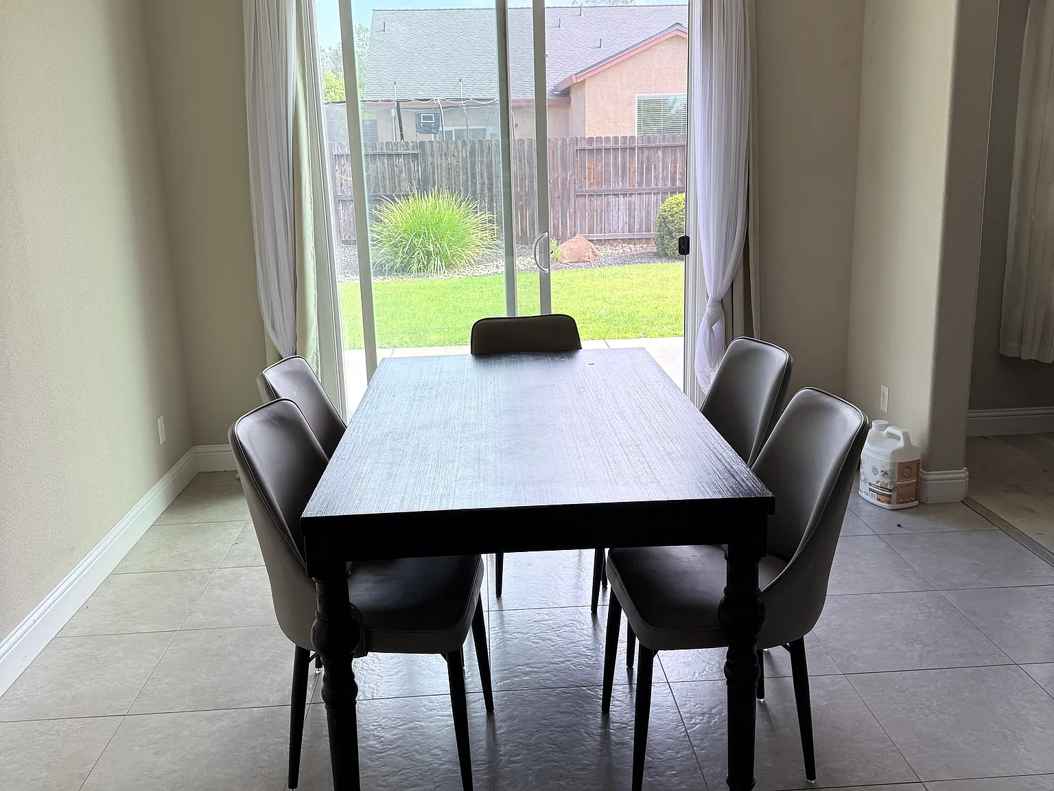 4 bed, 2038 sqft, $2,799 — Photo 2