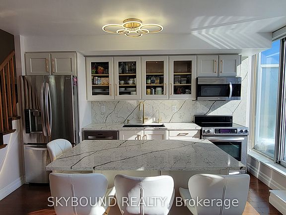 4th image of 1040 The Queensway #919