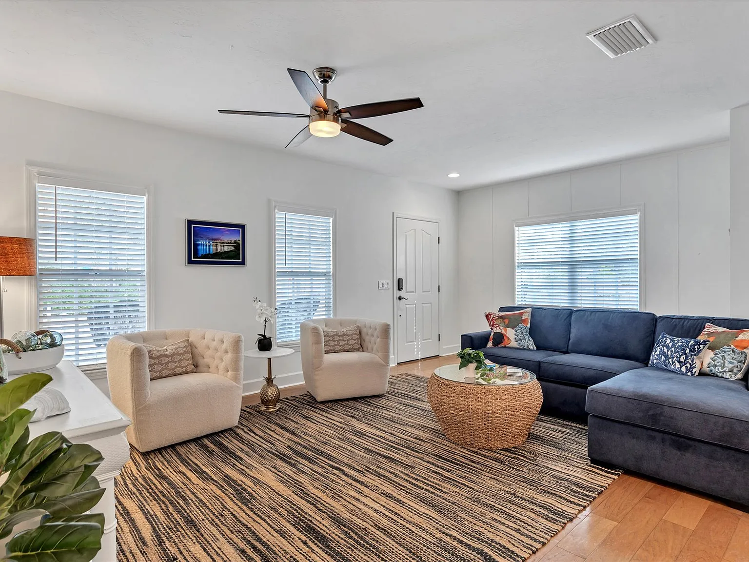 2 bed, 1200 sqft, $2,700 — Photo 4