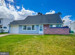 51 Pine Needle Rd, Levittown, PA 19056