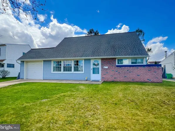 51 Pine Needle Rd, Levittown, PA 19056