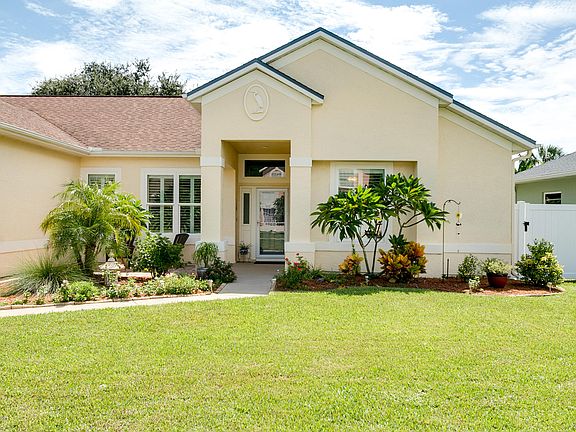 2nd image of 923 Harbor Pines Dr